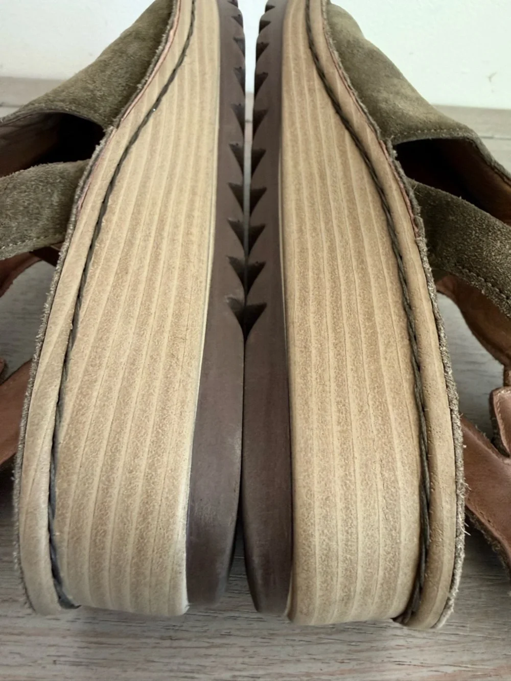 Naot Verbena Olive Suede Leather Boho Sandals EU 39  US 8 Euro Comfort Earthy